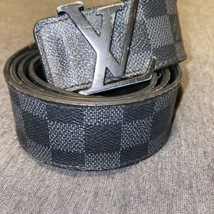 Men’s Louis Vuitton belt